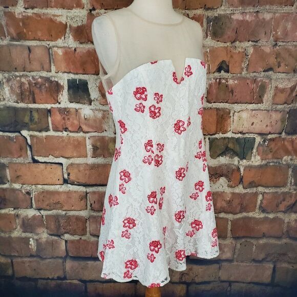 NWT BB DAKOTA NEW RSVP Flavia Floral Fit & Flare Dress 10 - Picture 3 of 7